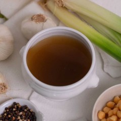 Caldo ecológico de gallina y setas shiitake